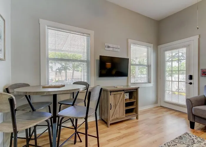 Rare- Downtown 2 Bedroom! Family Friendly!